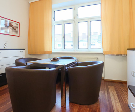 Bright Apartment near Blue Danube river, UNO City