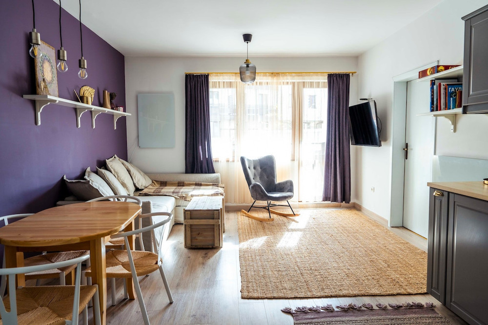 Large stylish 2-bedroom apt, 2 min to ski road preview