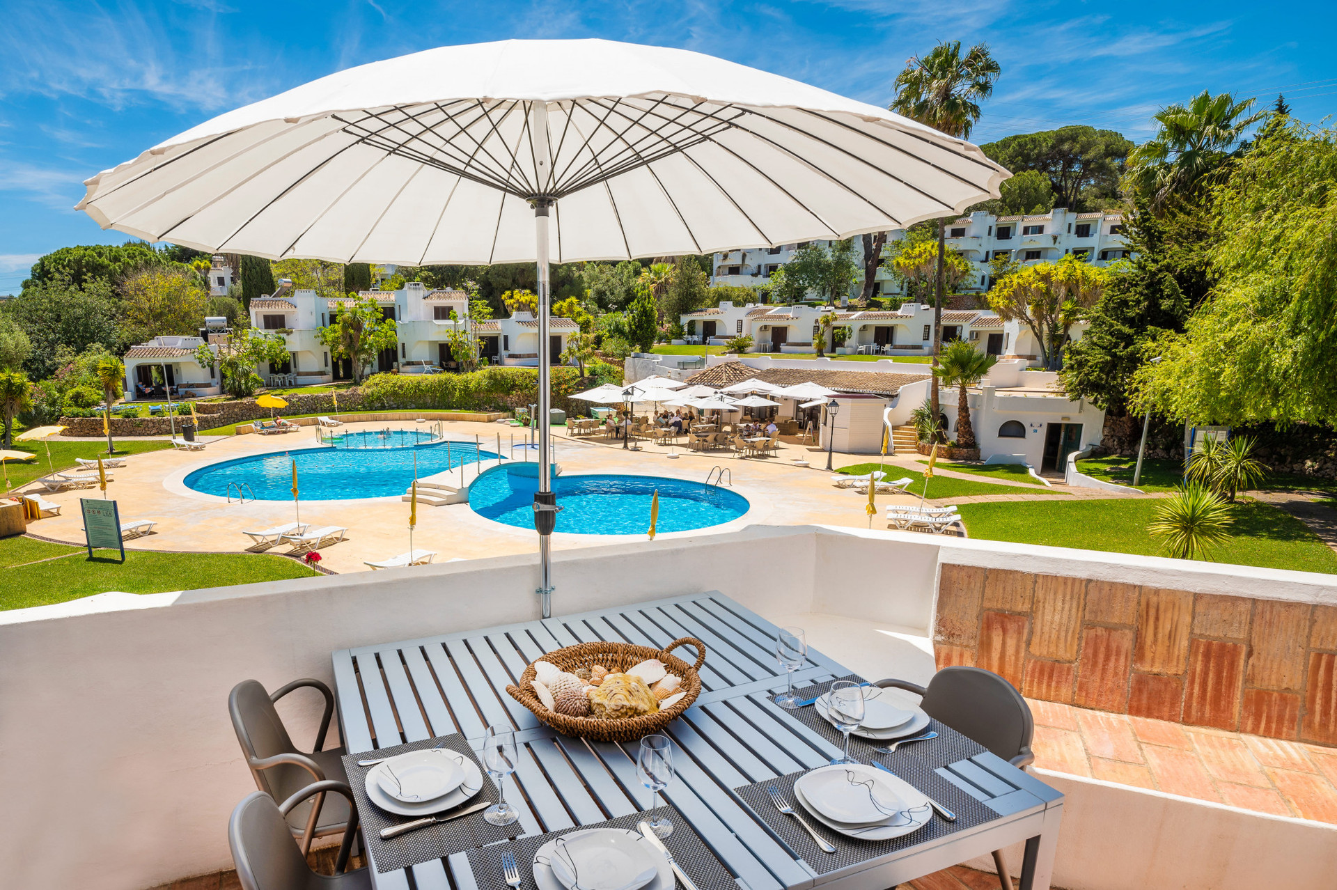 Clube Albufeira, resort with 4 swimming pools, mini golf, mini-market and restaurants