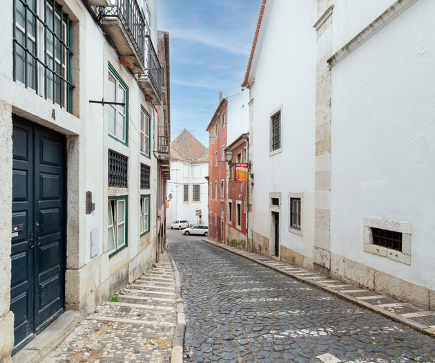 Stylish 2BR Flat in Alfama with Private Patio