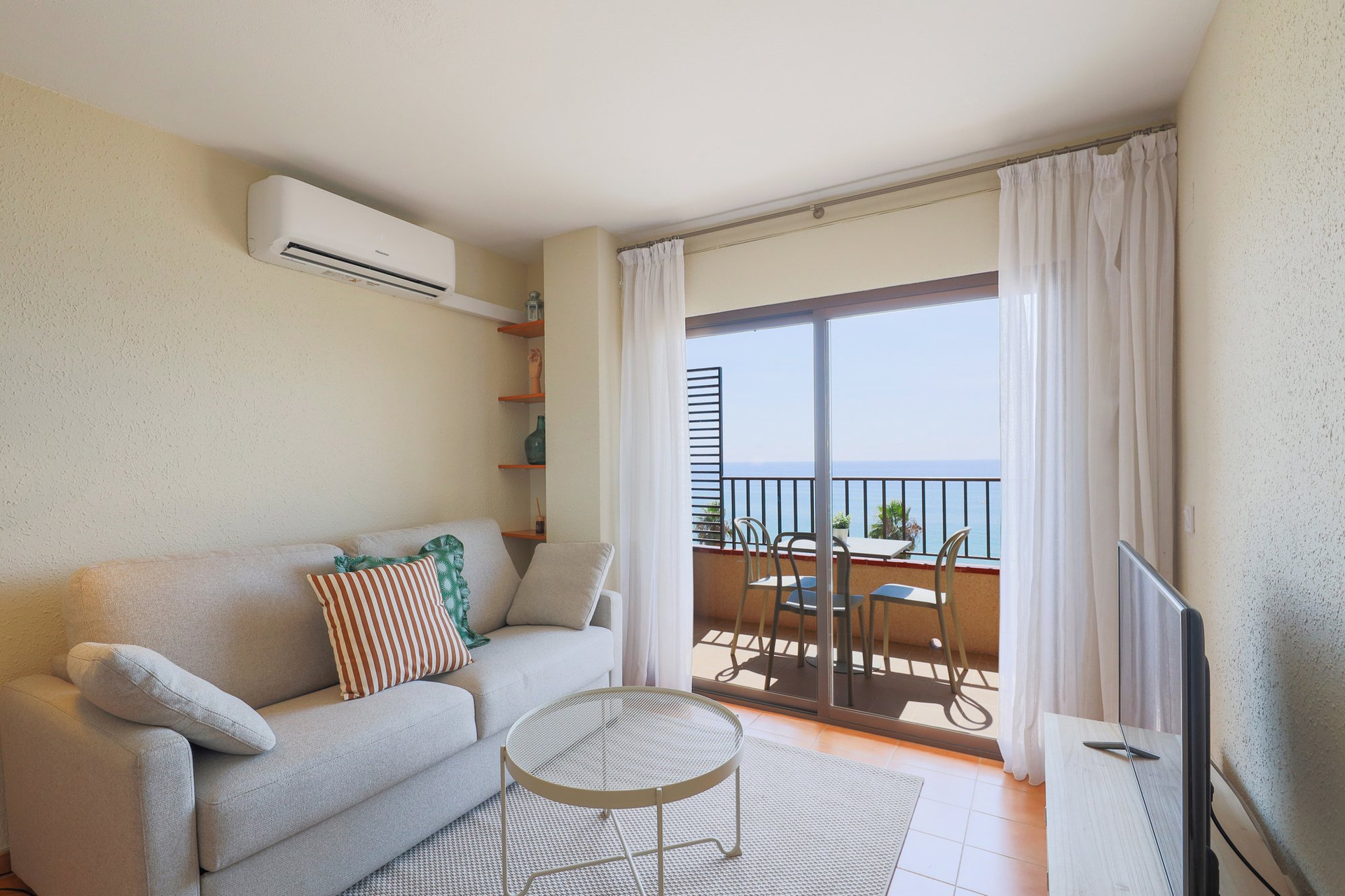 Sea-view Apt with private terrace