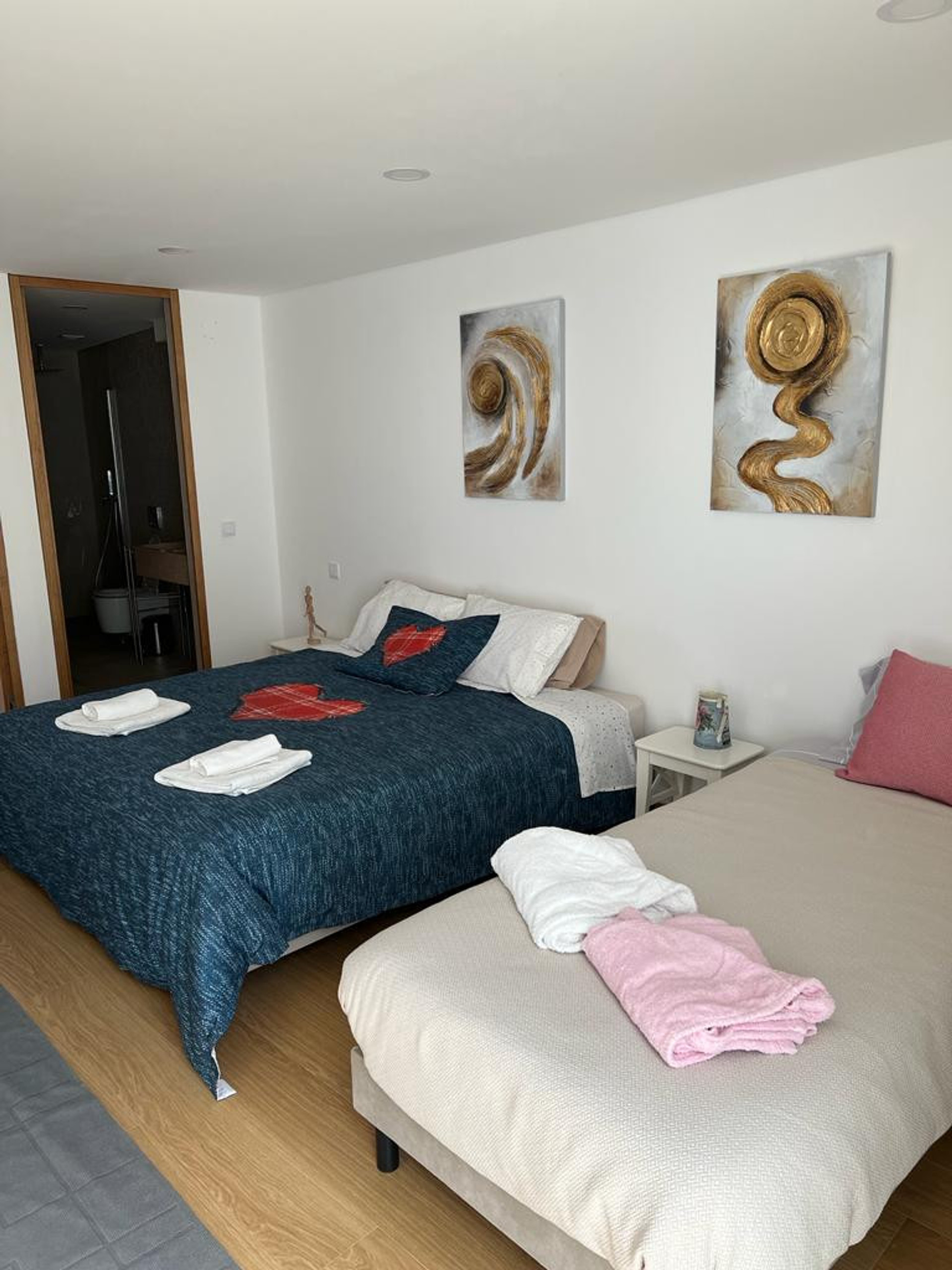 QUARTO COM 3 CAMAS SINGLE, OU, OPÇÃO UMA CASAL E UMA SINGLE