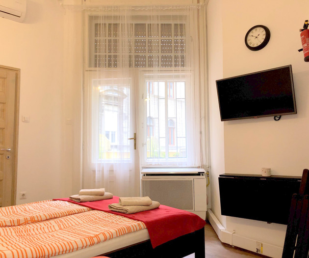 Stidio room with Terrace near to Oper