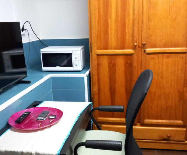 Se alquila estudio equipado y amueblado