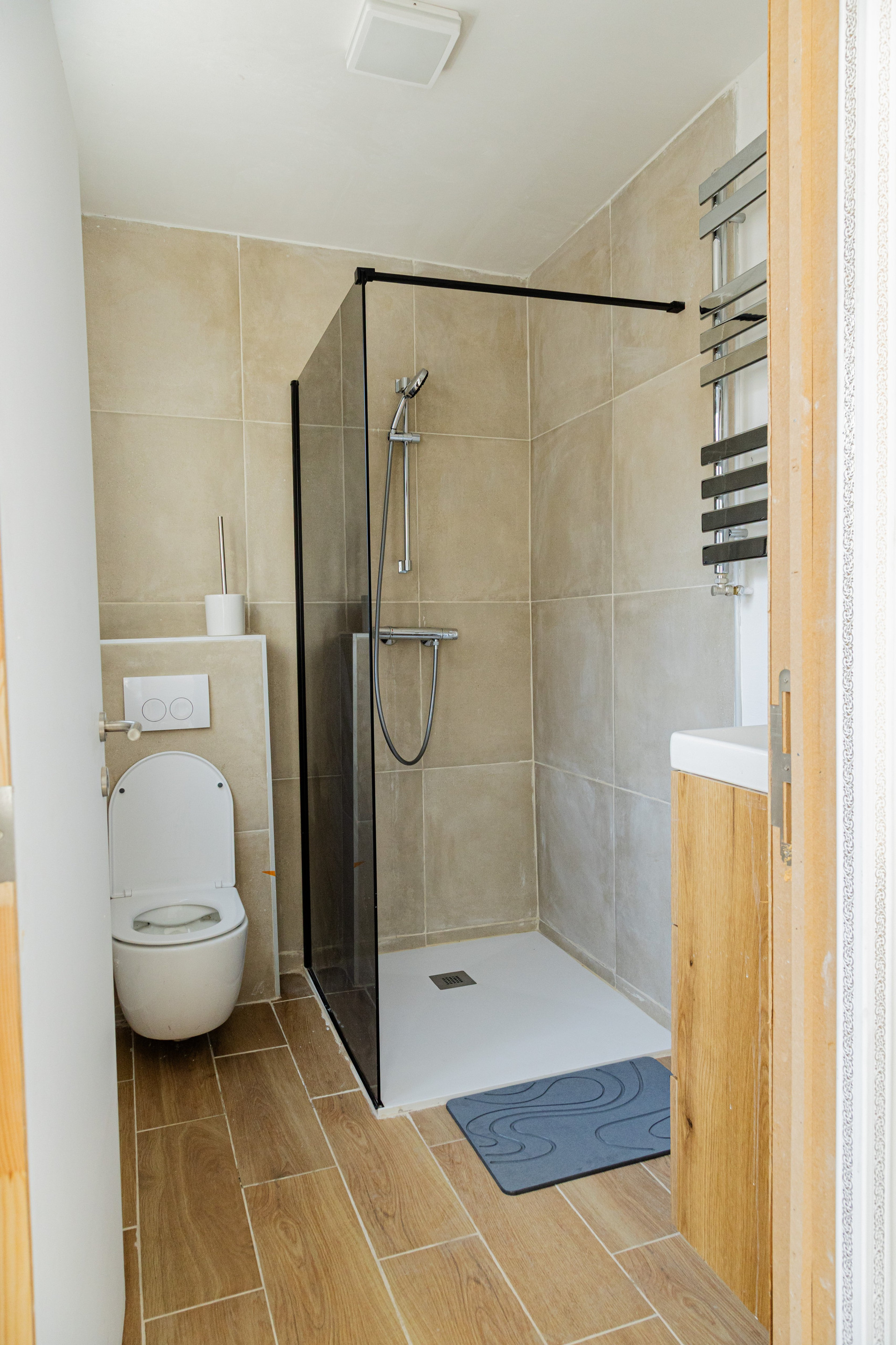 Modern bathroom with walk-in shower