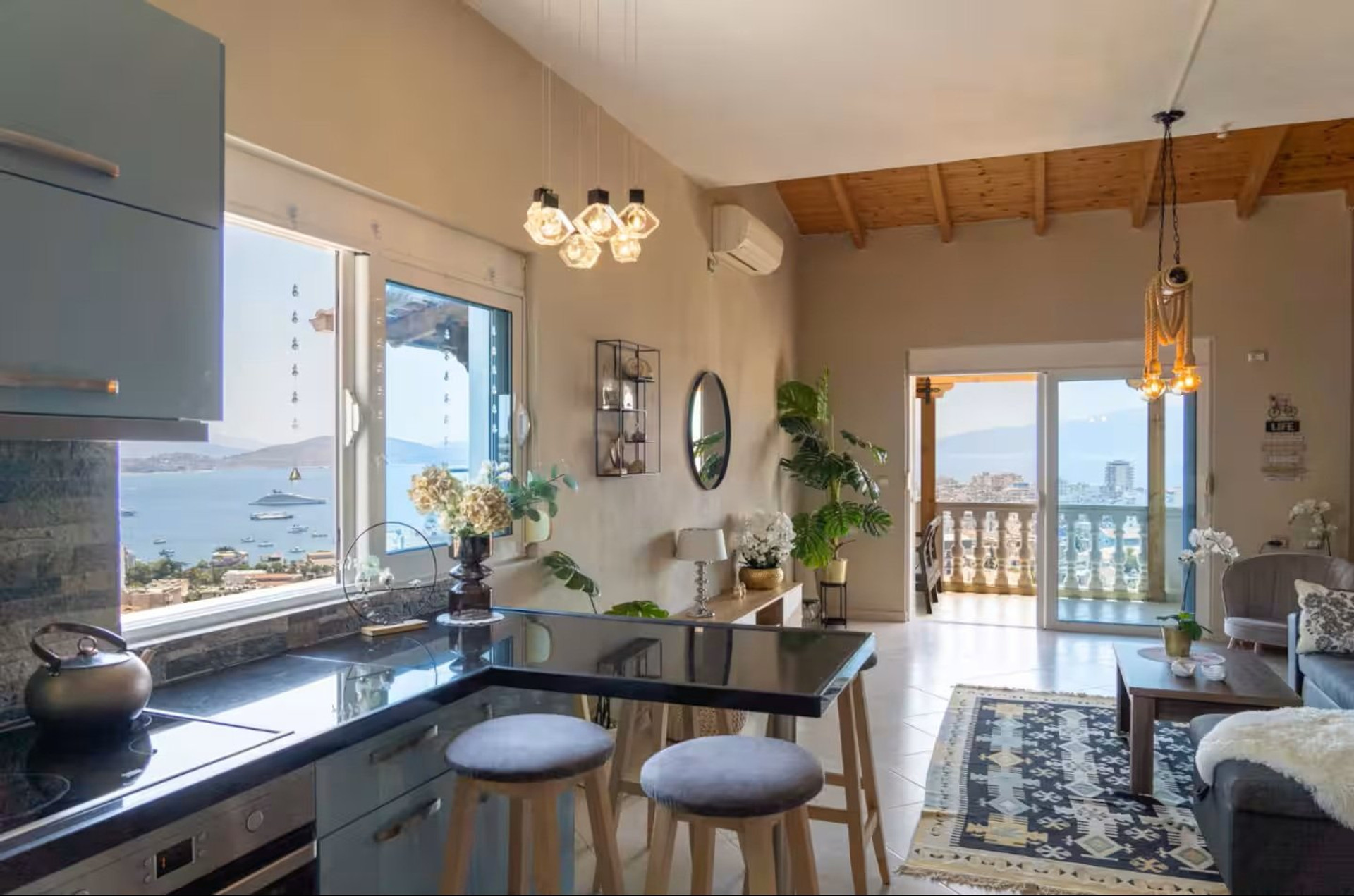 Kitchen with stunning sea view