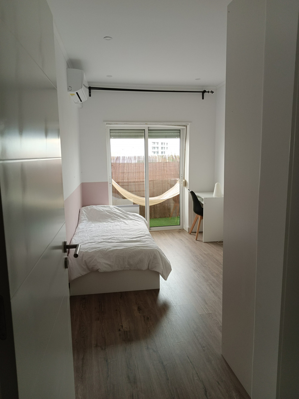 Cozy room in shared apartment, Almada