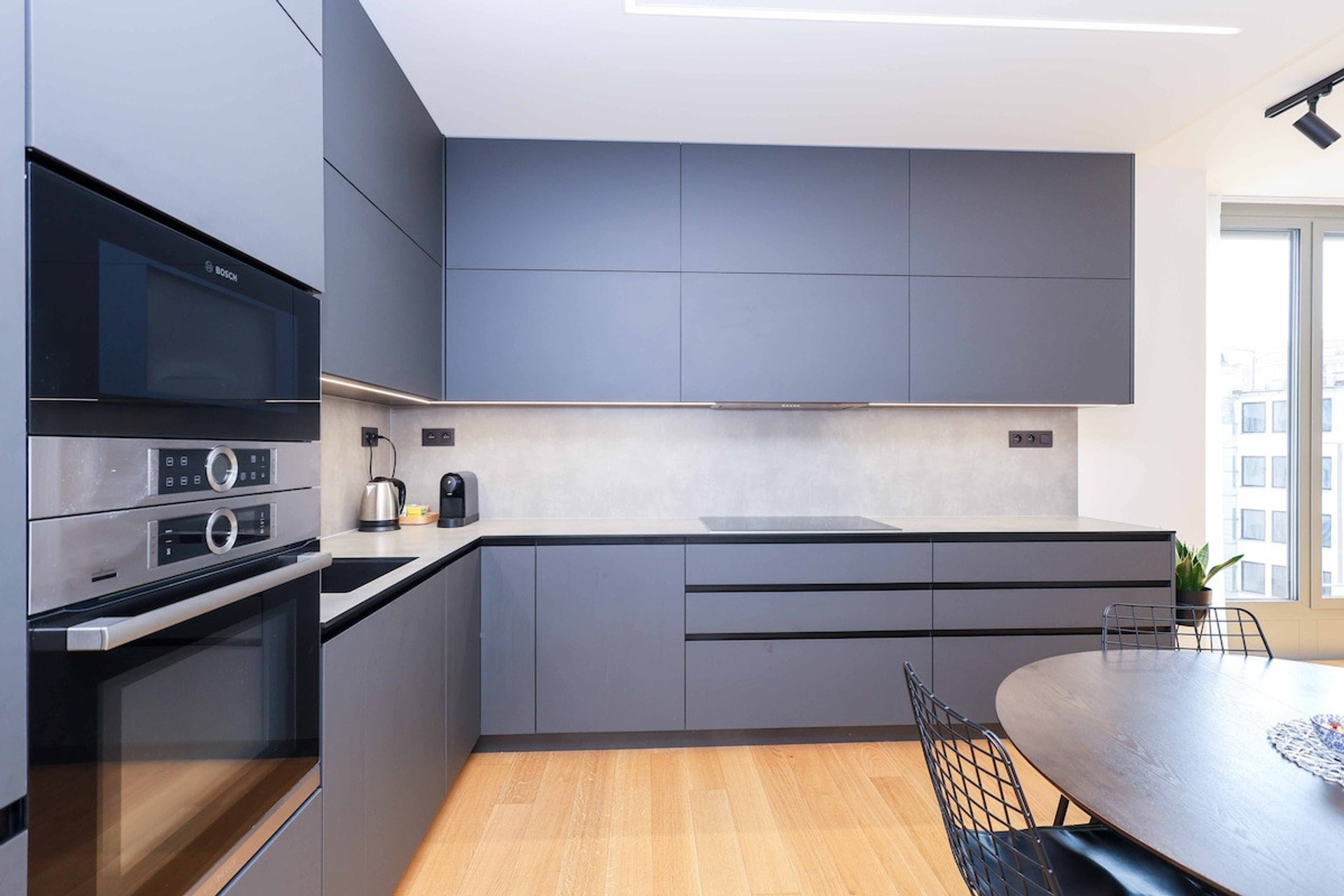 Full kitchen image 1