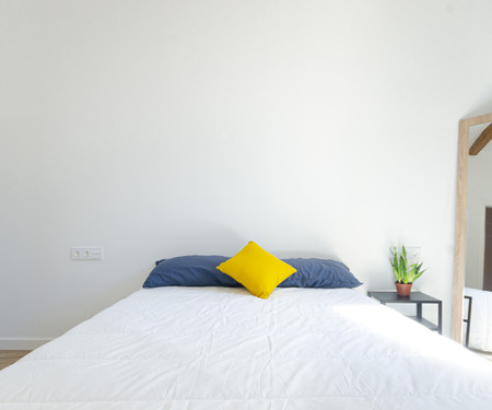 R0121- Room in co-living in Poble Sec