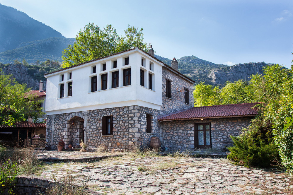 260m2 mountain house for 10 people Lilaia Parnasos preview
