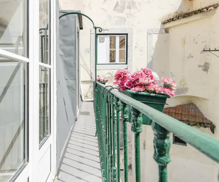 Quiet, central 2 bedroom Lisbon Pateo Apartment