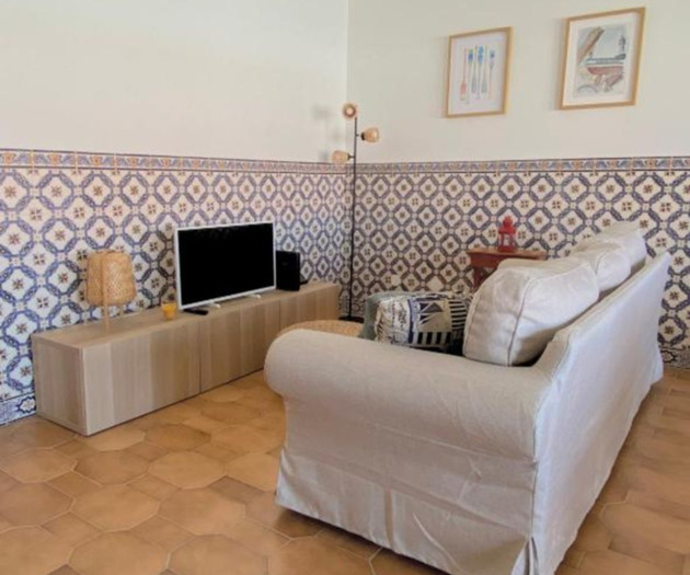 Apartment with Balcony, 5 min from the Beach