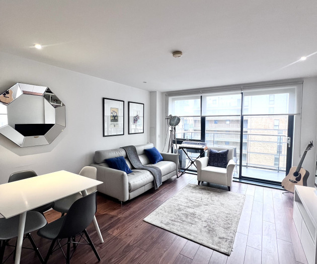 Spacious 2 Bed/2 Bath Canary Wharf | Gym & Parking