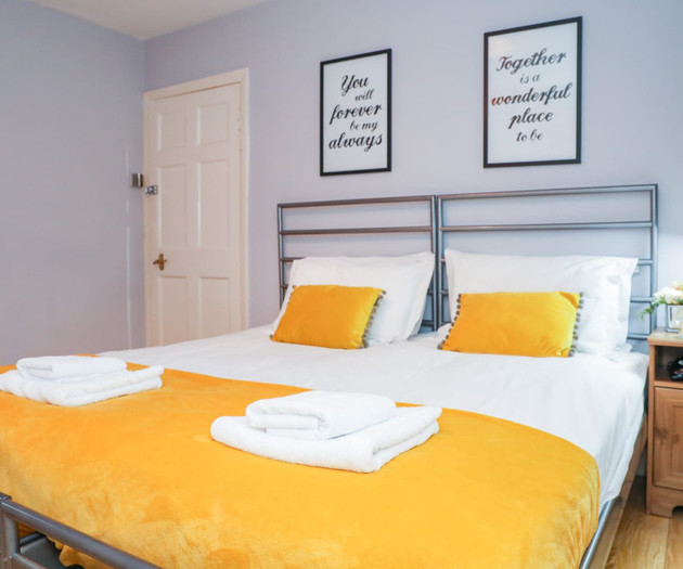 Spacious 4BR Edinburgh Home | Free Parking