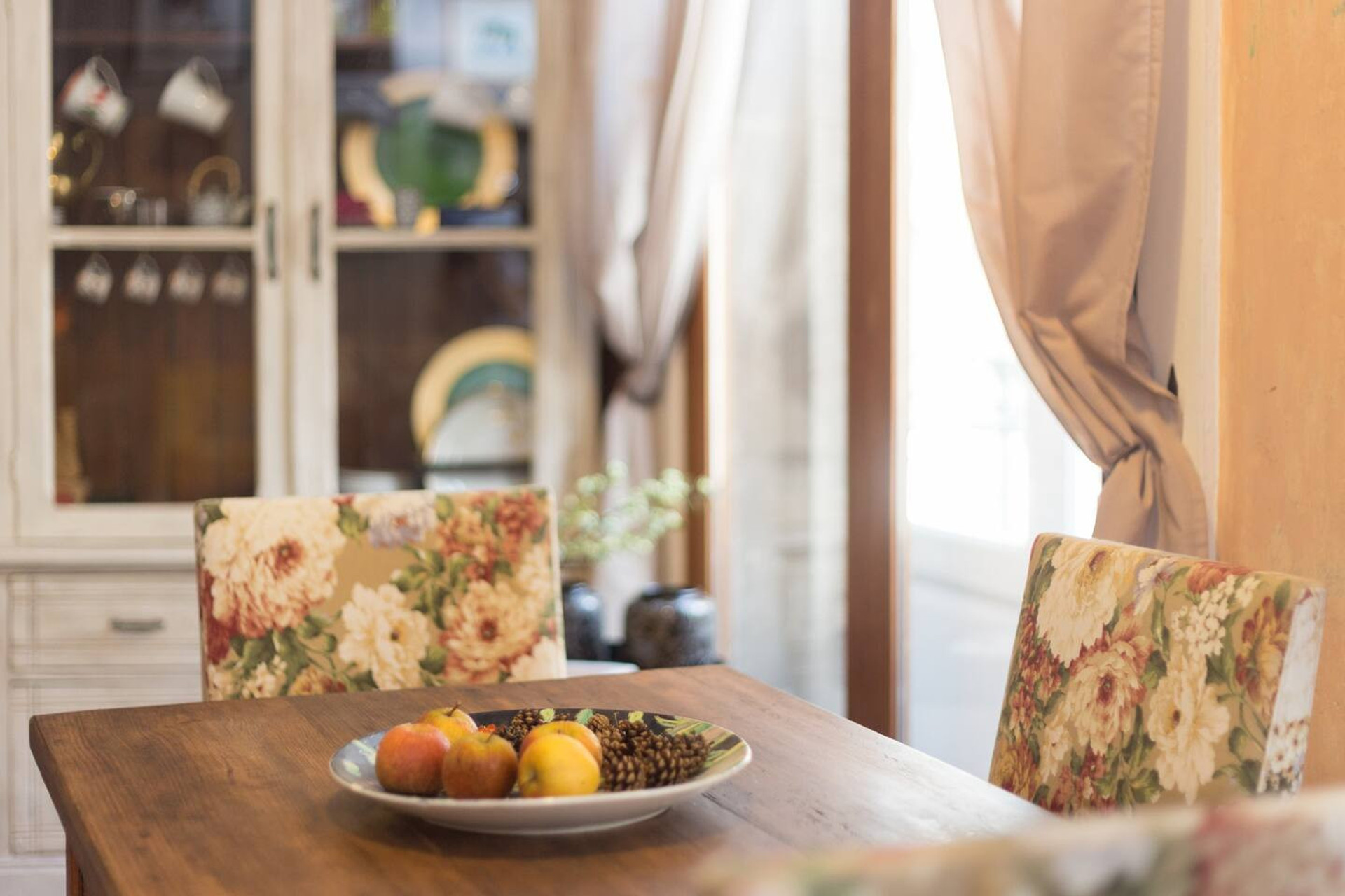 Kitchenette & dinning area