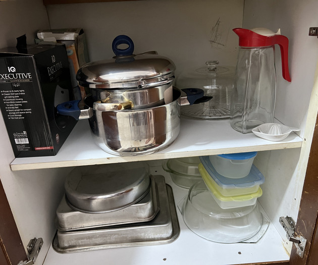 Kitchen cabinet with cookware