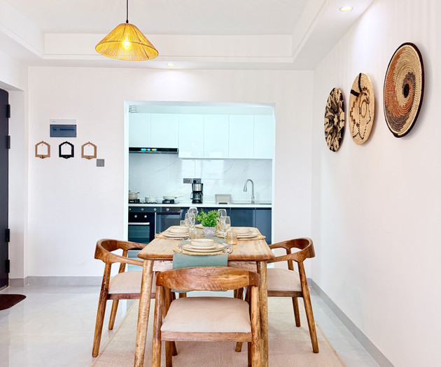 Airy 17th Floor 2BR: City Views, Balcony & Pool