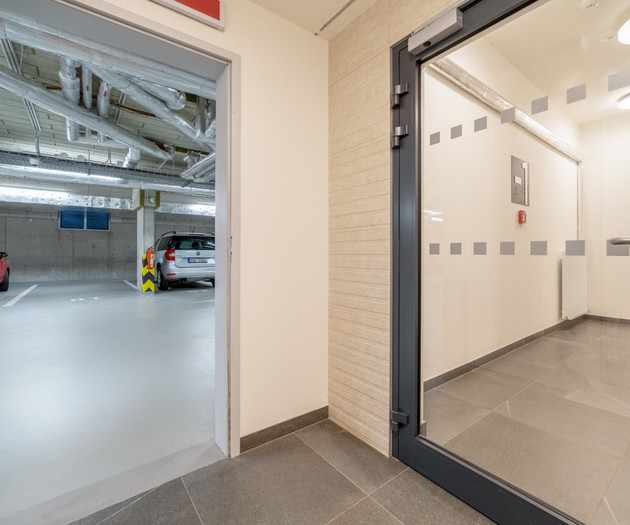 Vista Serenity Apartment with Parking Garage
