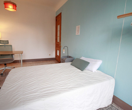 R0302- Room in flat to share in Eixample