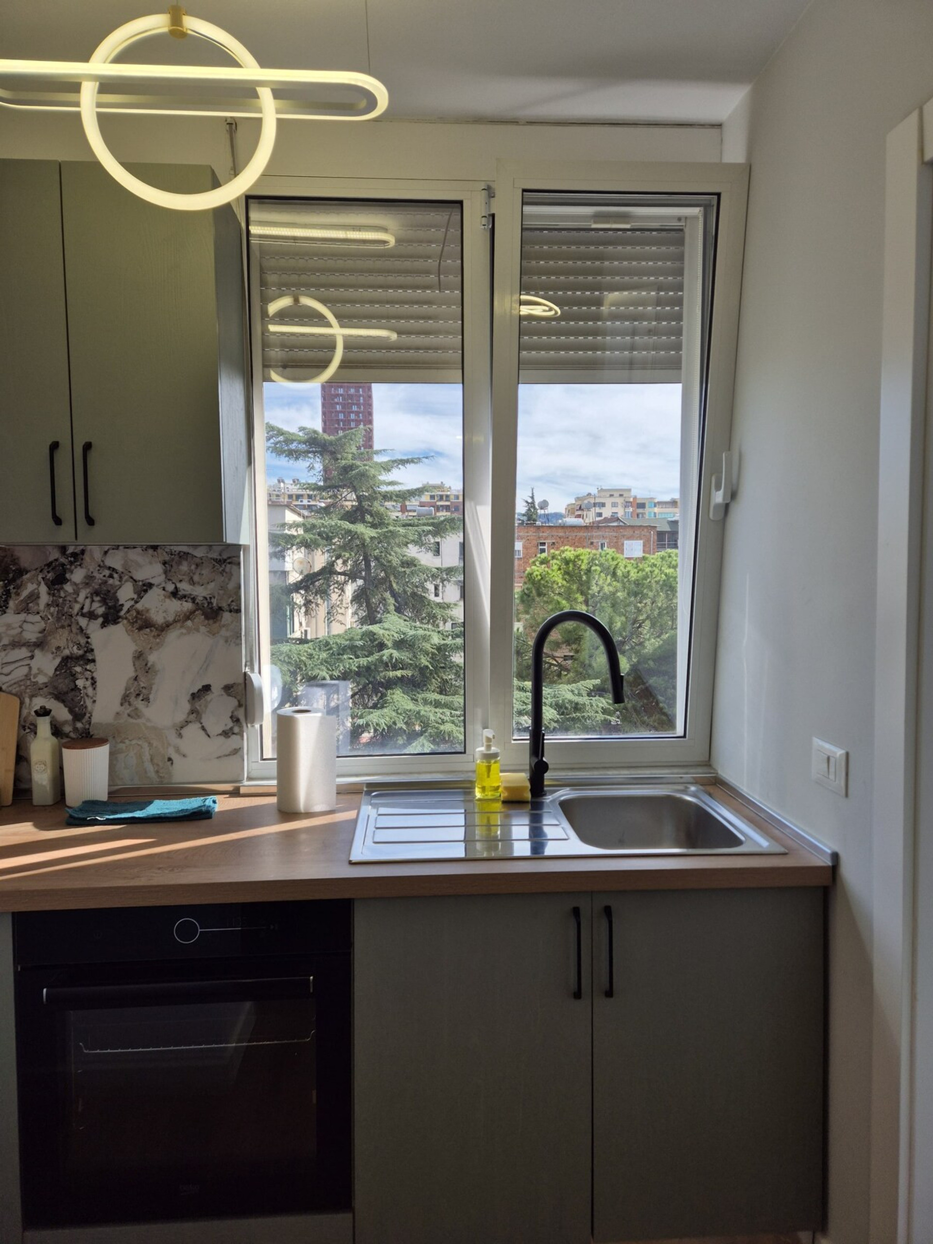 Full kitchen