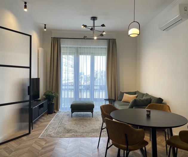 Designer 2BR Apartment near Parliament