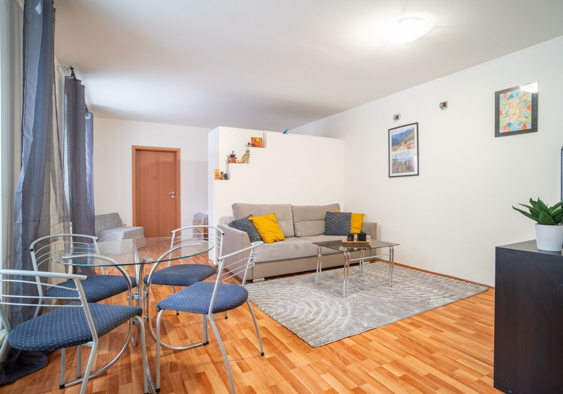 Living room image 2