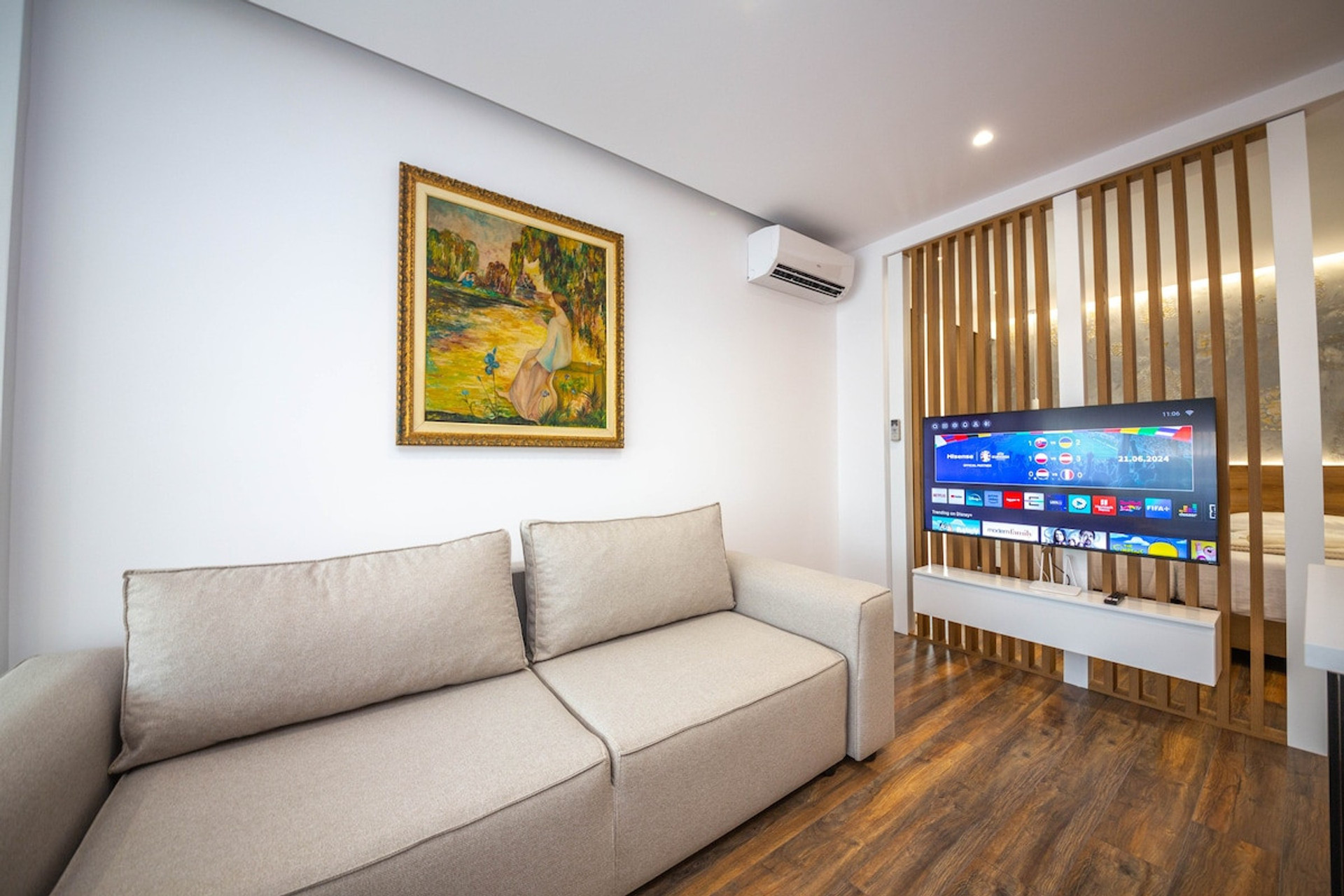 Living room image 1