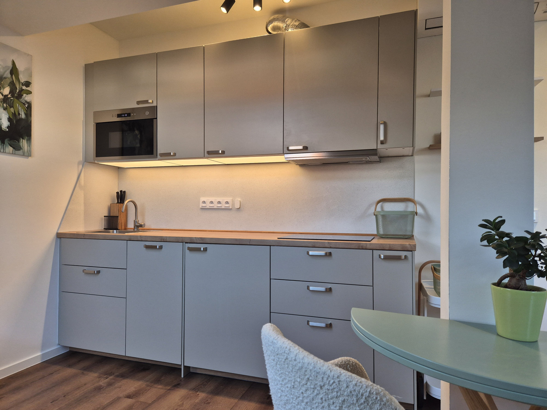 Modern grey kitchenette
