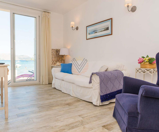 Ran de Mar, sea views villa located directly on th