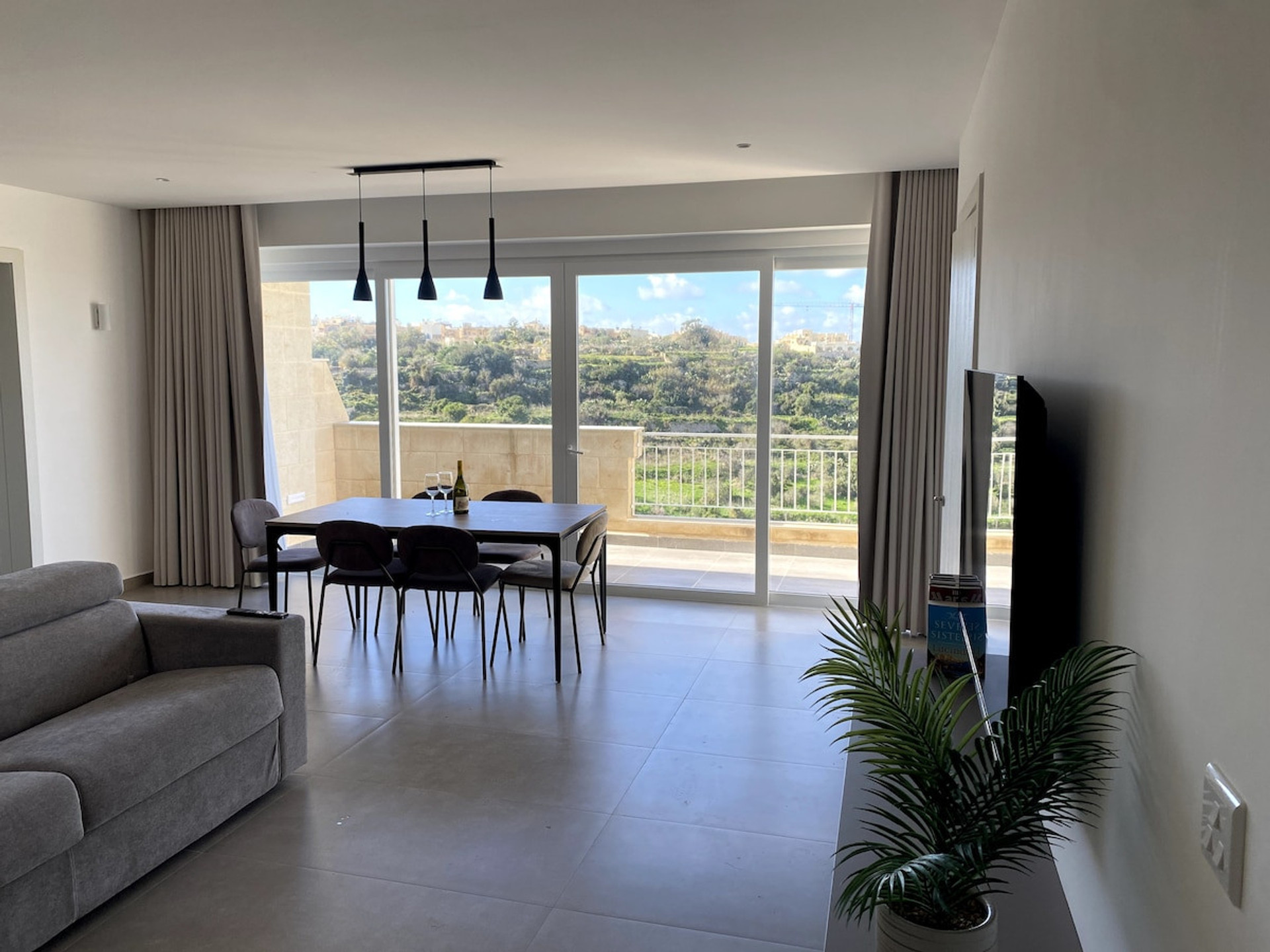 Living room image 1