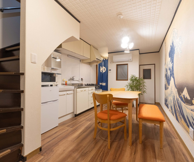 50㎡ 2-Story House / Direct Train to Osaka Station