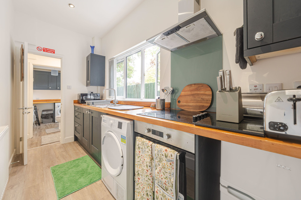 The Landmark: Comfy 2BR Home in Rugby | Sleeps 5 preview