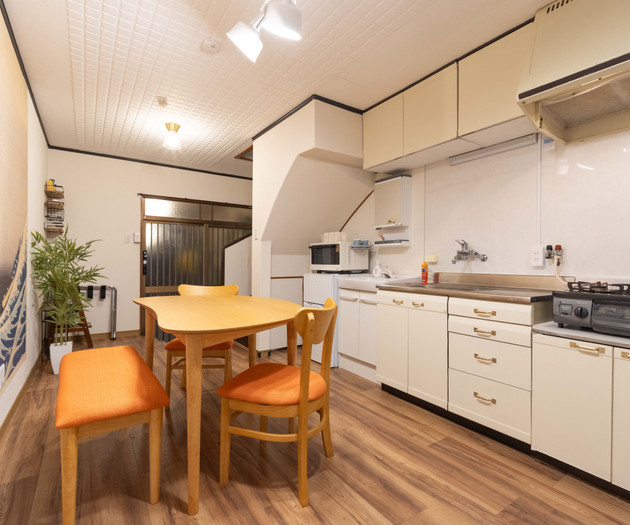 50㎡ 2-Story House / Direct Train to Osaka Station