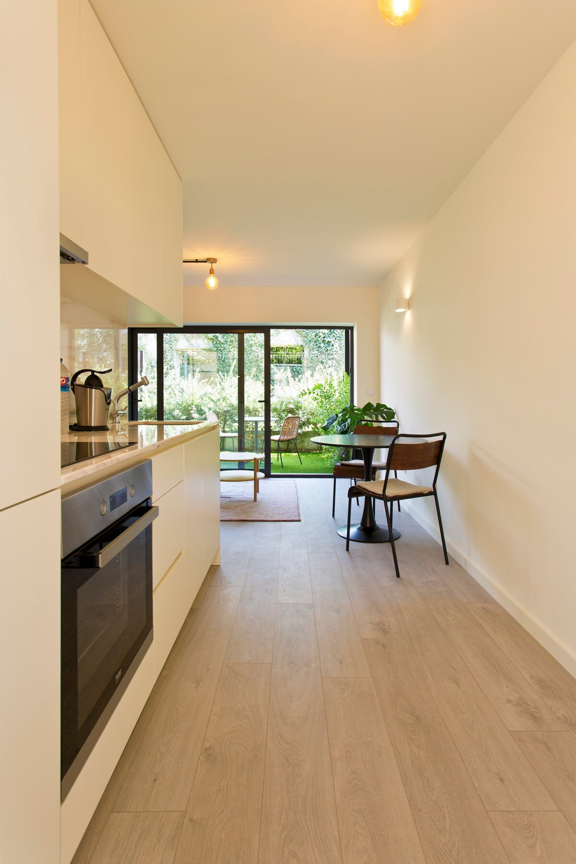 Full kitchen image 1