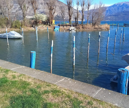 Sunny Cottage lakeside w/park and pool