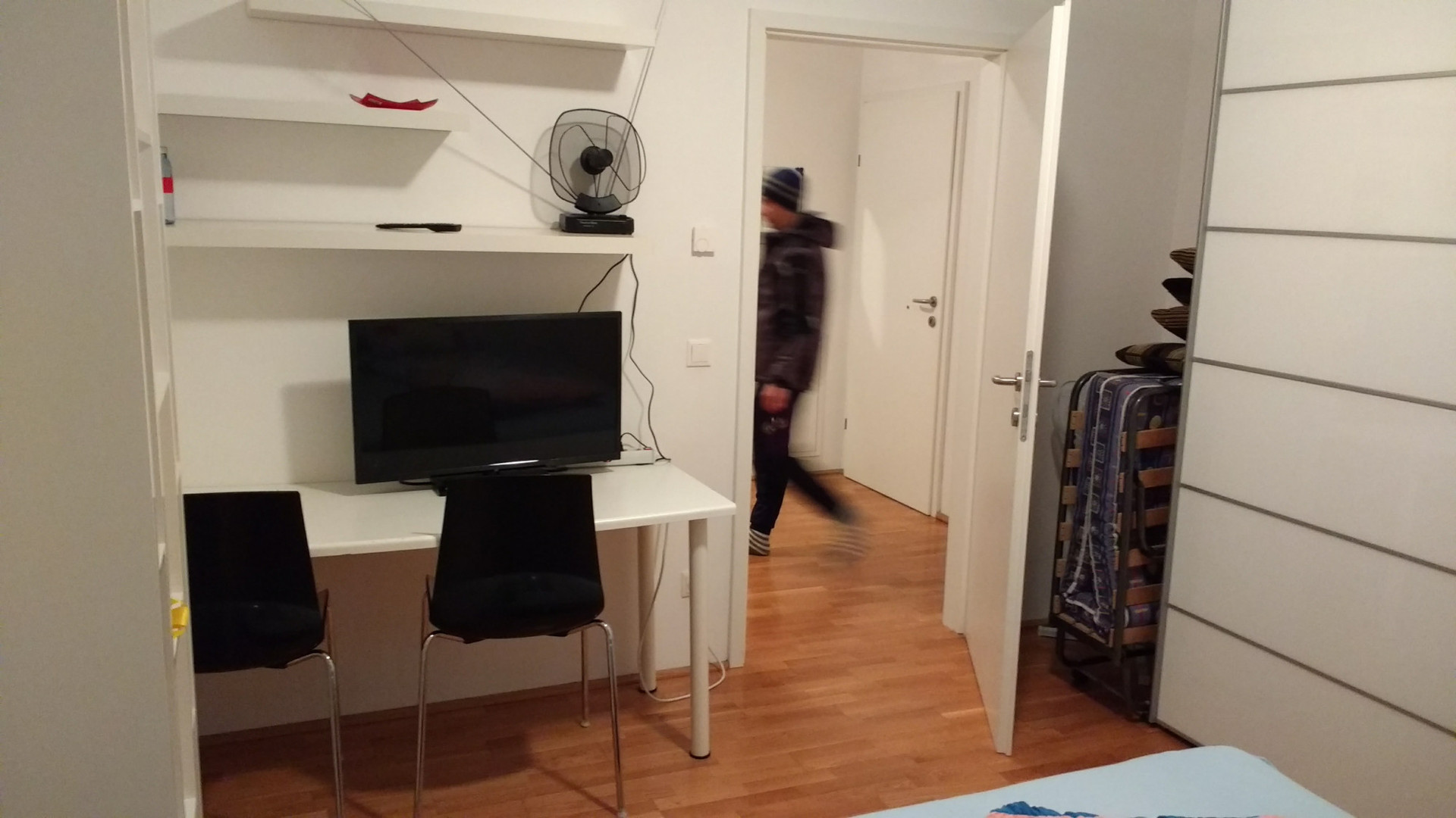 Bedroom & Desk / Corridor