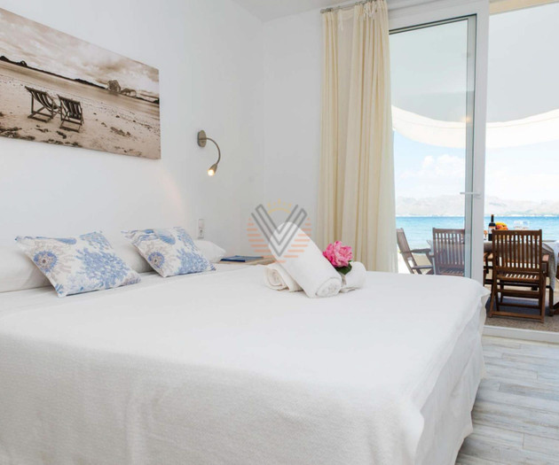 Ran de Mar, sea views villa located directly on th