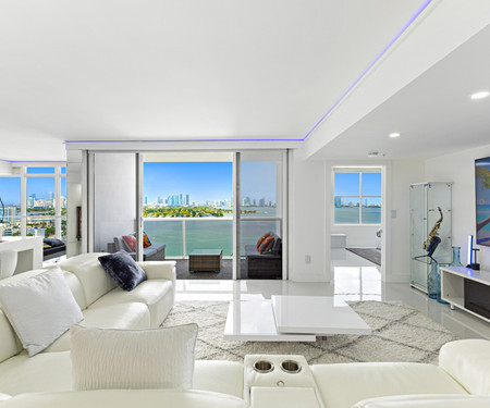 Miami Skyline Luxe Penthouse