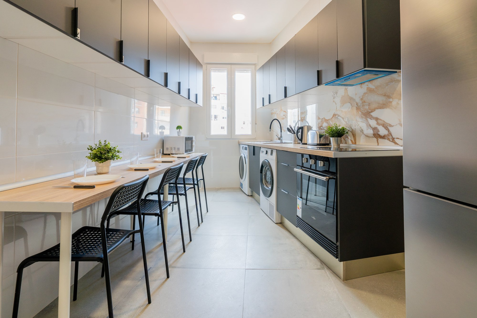 Full kitchen with dining bar