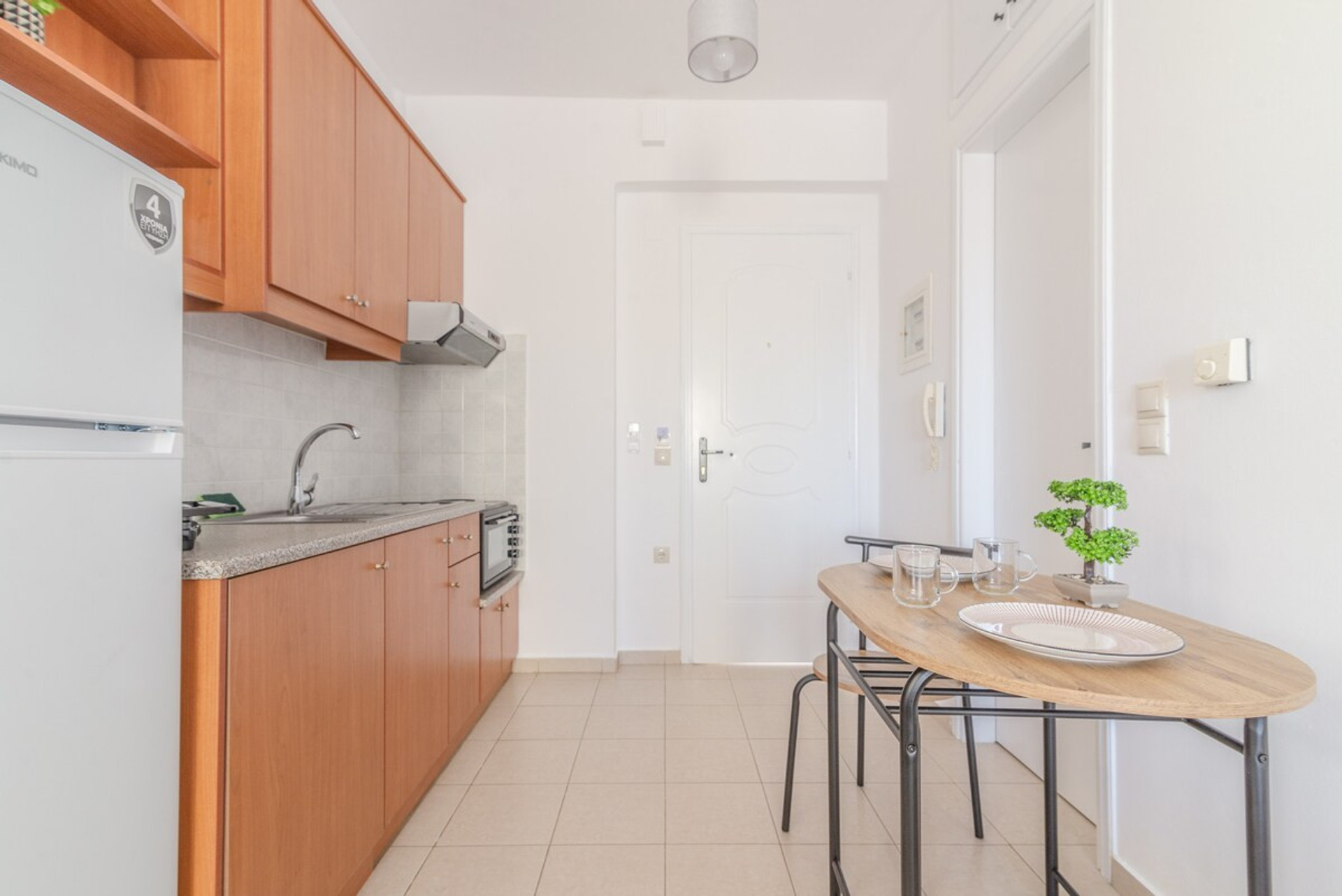 Full kitchen image 2