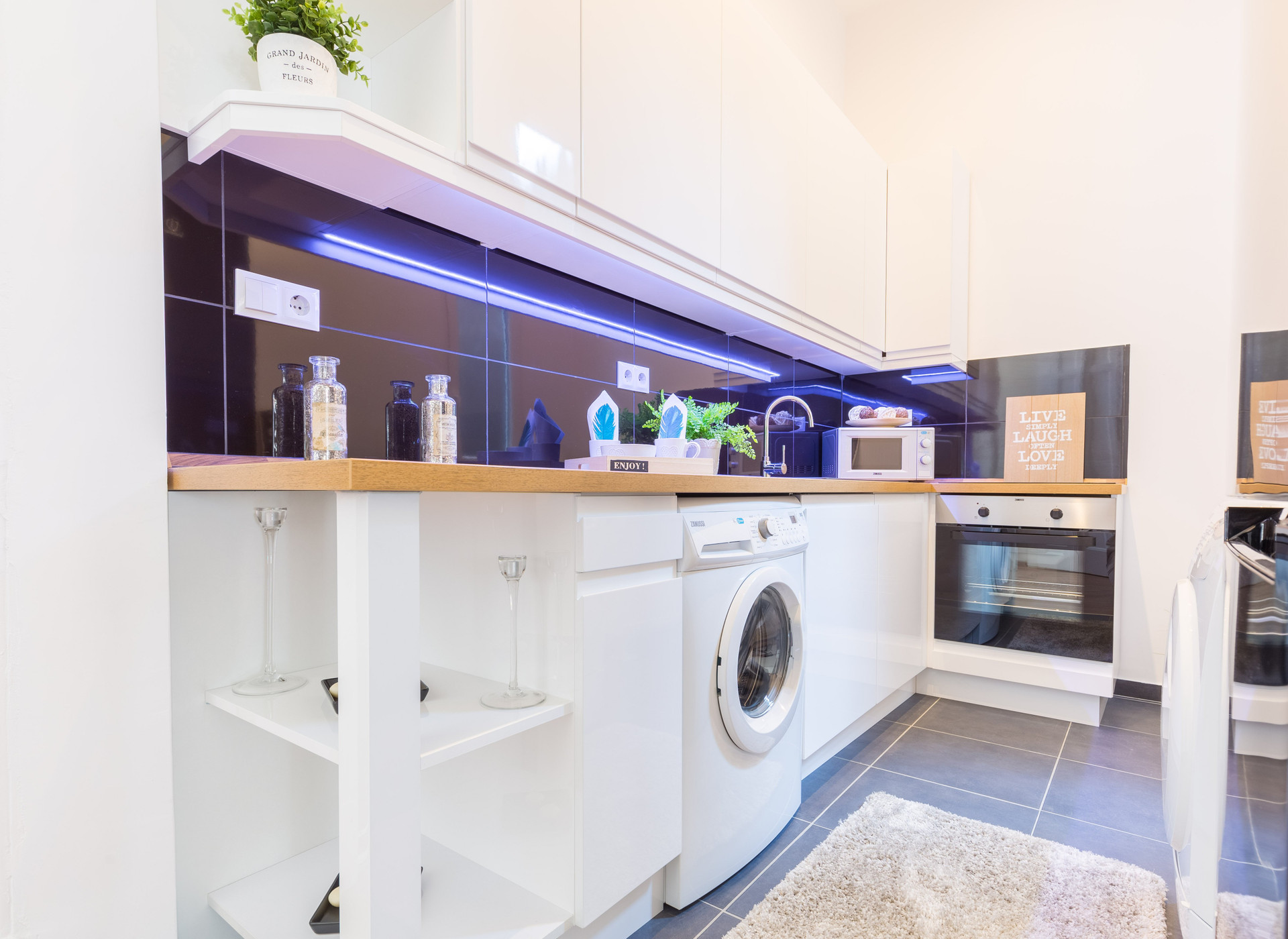 Kitchen counter with washer
