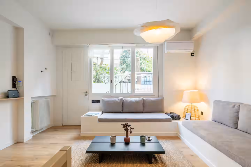 Kolonaki Loft 64 preview