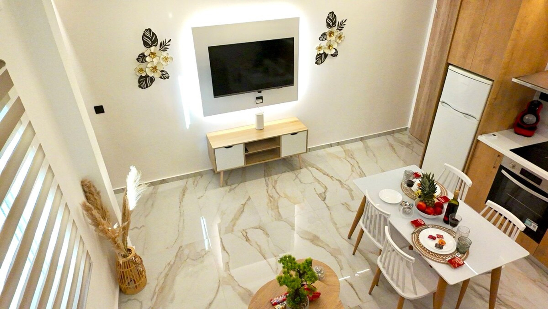 Living room image 4