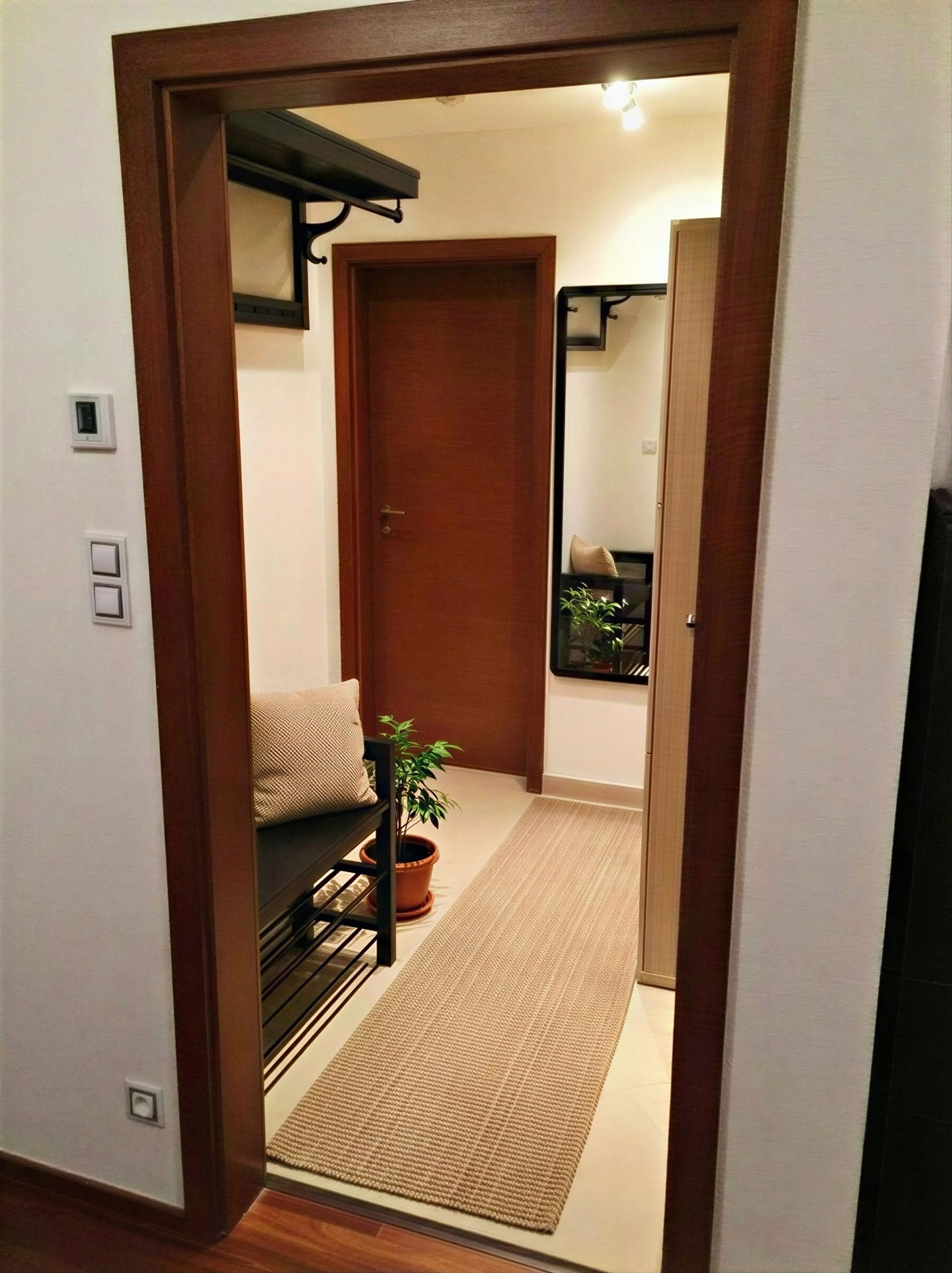 Entrance hallway with mirror and bench