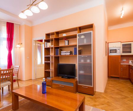 Quaint Colourful Apartment in City Center