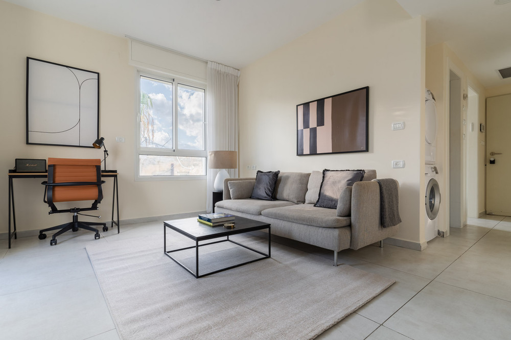 Blueground | Nachalat Binyamin, balcony,nr park-27 preview