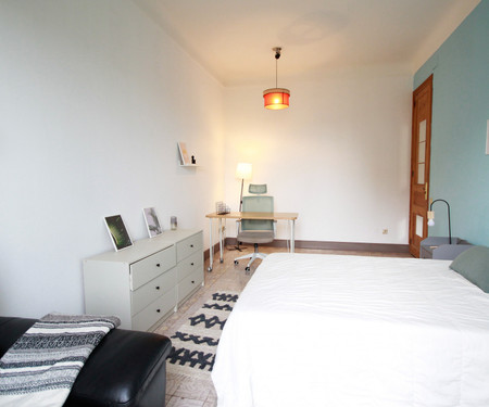 R0302- Room in flat to share in Eixample