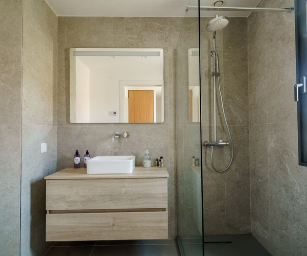 Apartamento luminoso e elegante à beira-mar