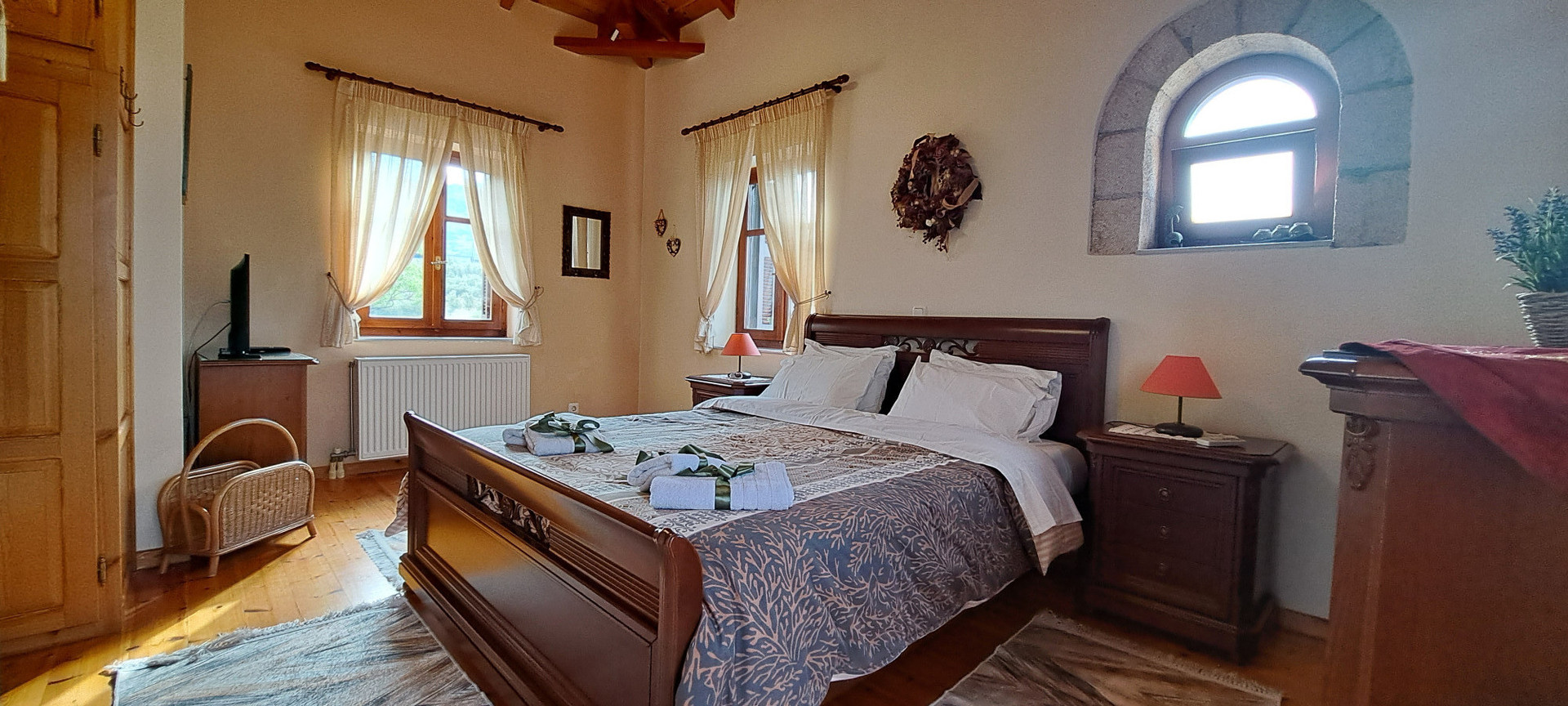 Master bedroom with en-suite bathroom