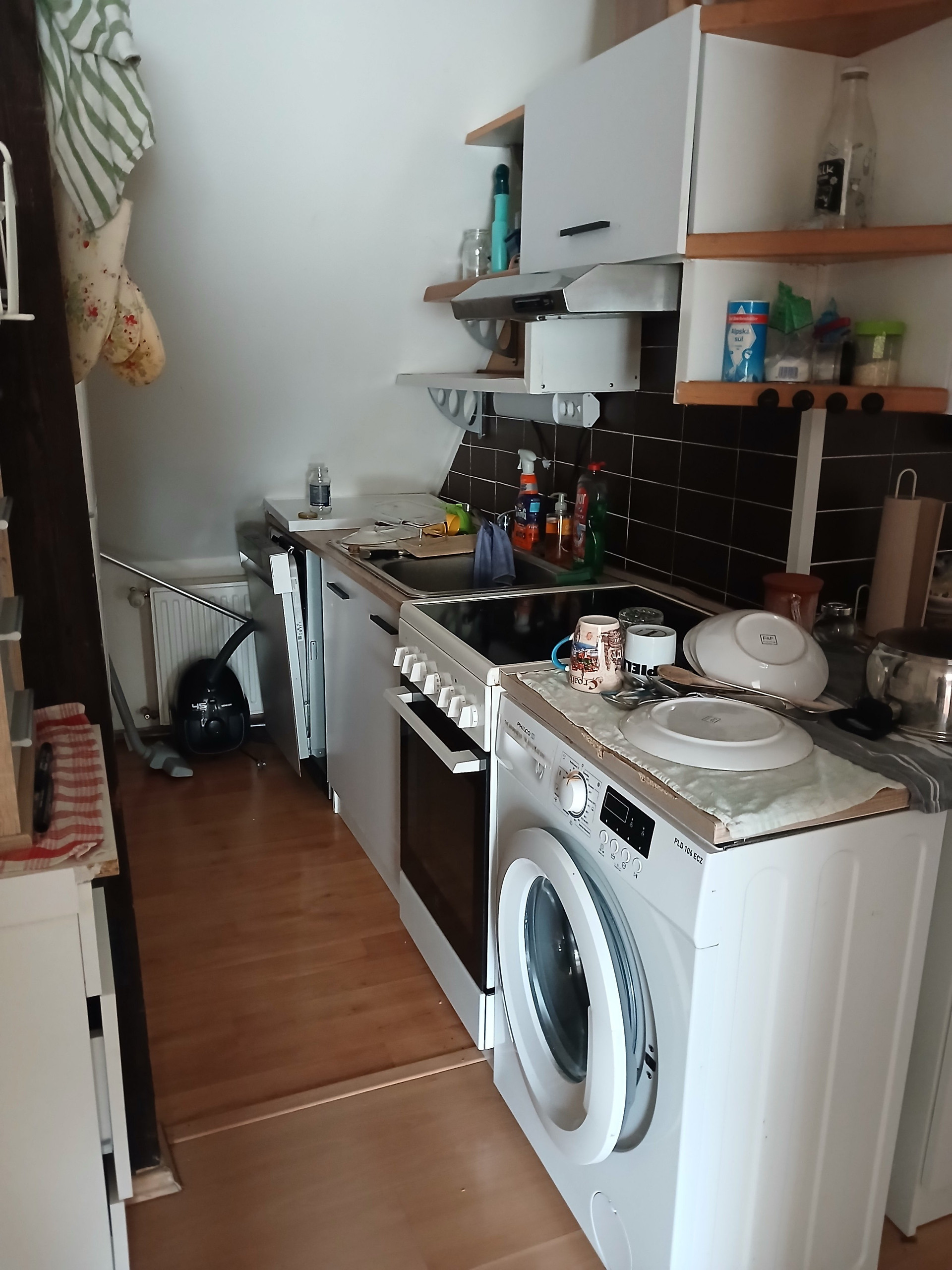 Kitchen with washing machine